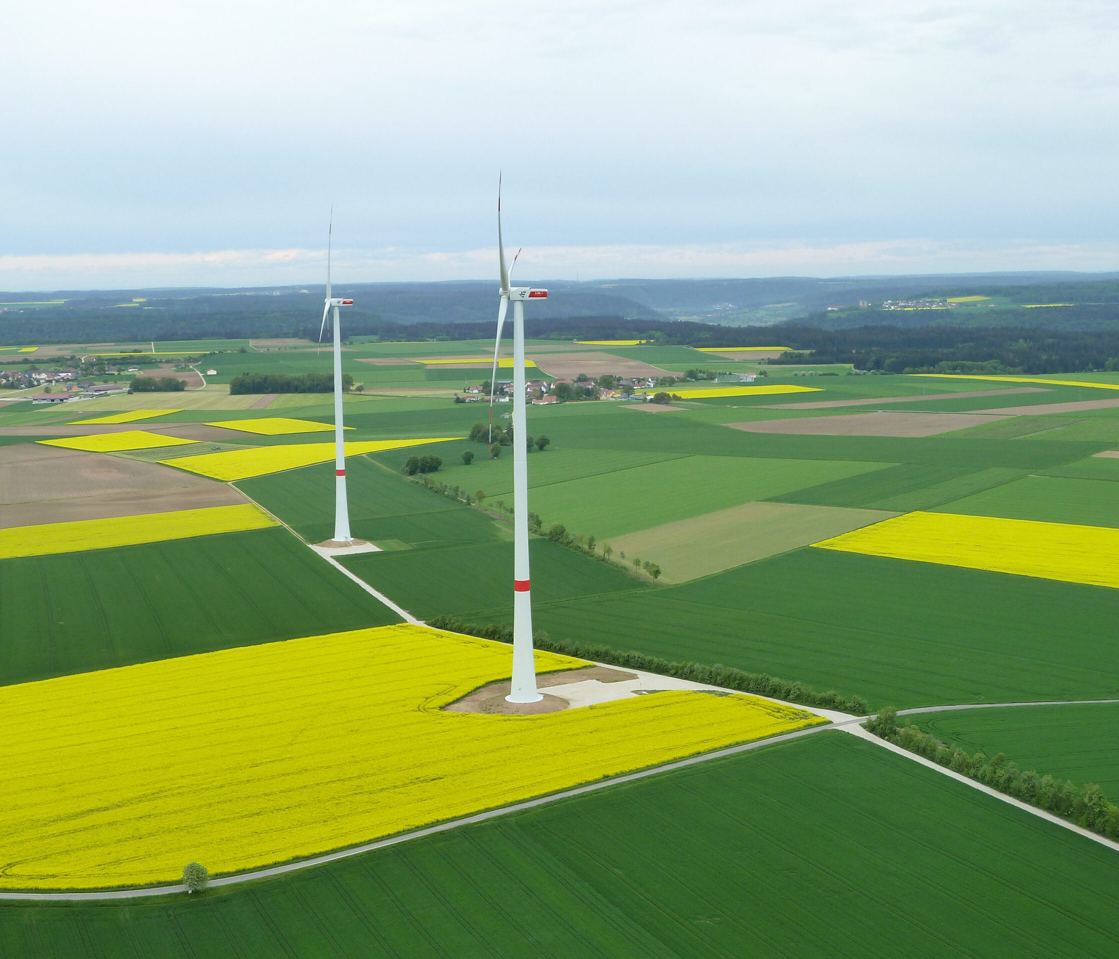 //be-niederbayern.de/wp-content/uploads/2025/11/WEA-Berching-7-WINDPOWER-3-scaled-e1764167529804.jpg